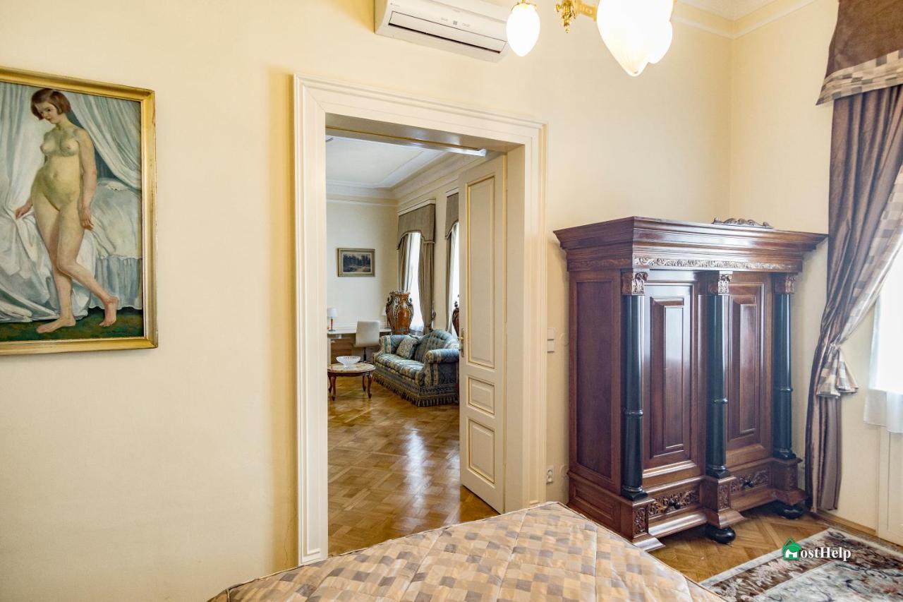 Villa With Hot-Tub, Terrace And Garden, Wenceslass Square Прага Екстериор снимка