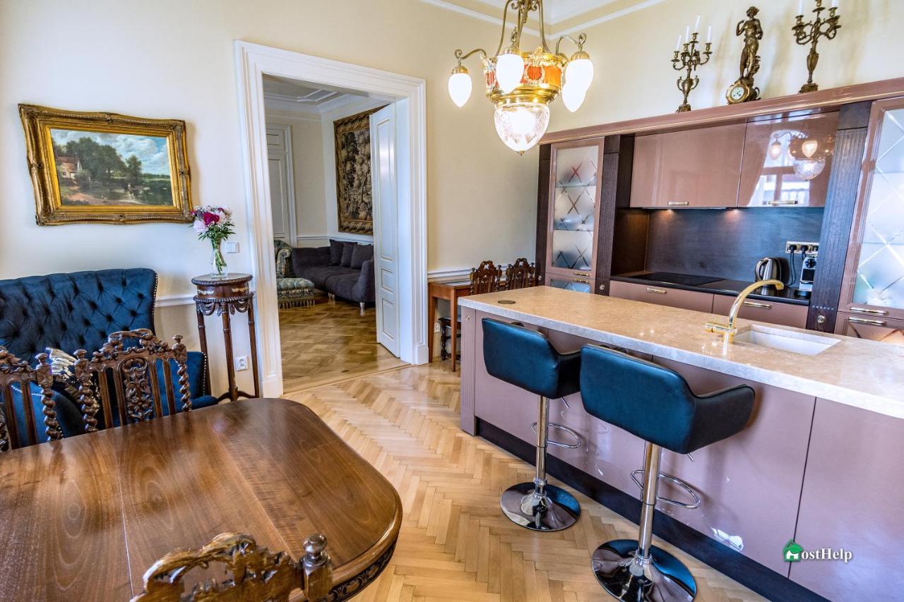 Villa With Hot-Tub, Terrace And Garden, Wenceslass Square Прага Екстериор снимка