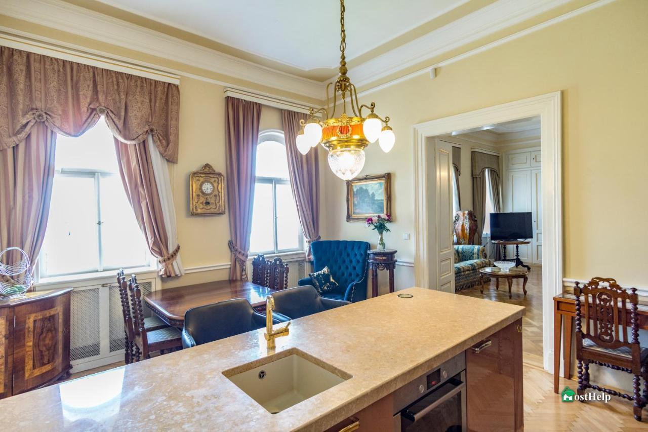 Villa With Hot-Tub, Terrace And Garden, Wenceslass Square Прага Екстериор снимка