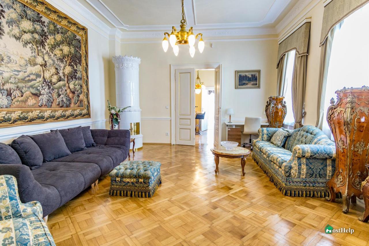 Villa With Hot-Tub, Terrace And Garden, Wenceslass Square Прага Екстериор снимка