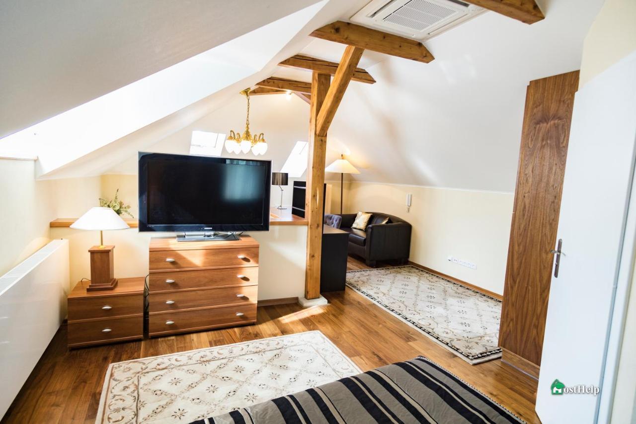 Villa With Hot-Tub, Terrace And Garden, Wenceslass Square Прага Екстериор снимка