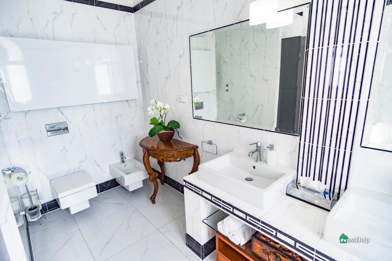 Villa With Hot-Tub, Terrace And Garden, Wenceslass Square Прага Екстериор снимка