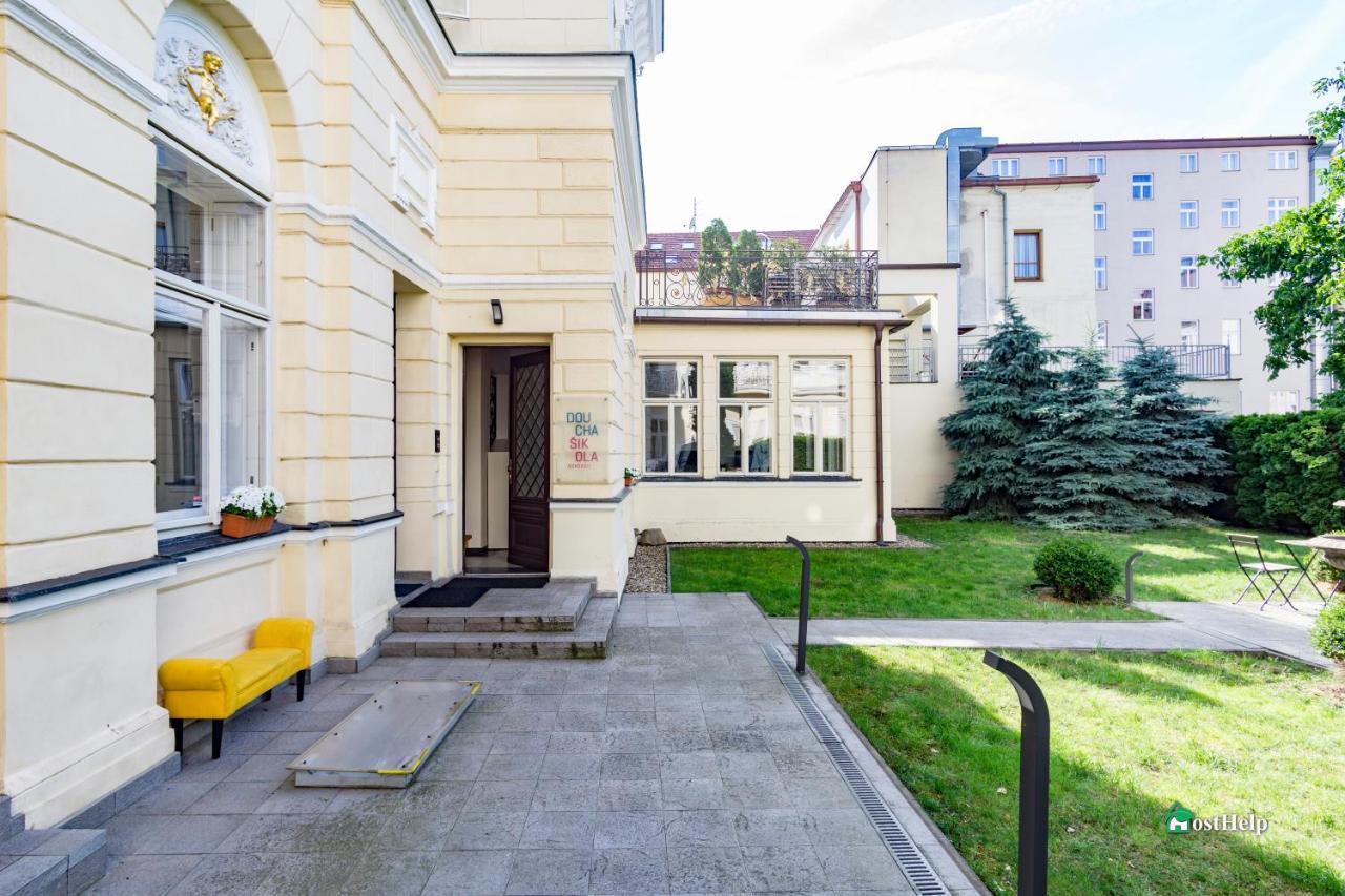 Villa With Hot-Tub, Terrace And Garden, Wenceslass Square Прага Екстериор снимка