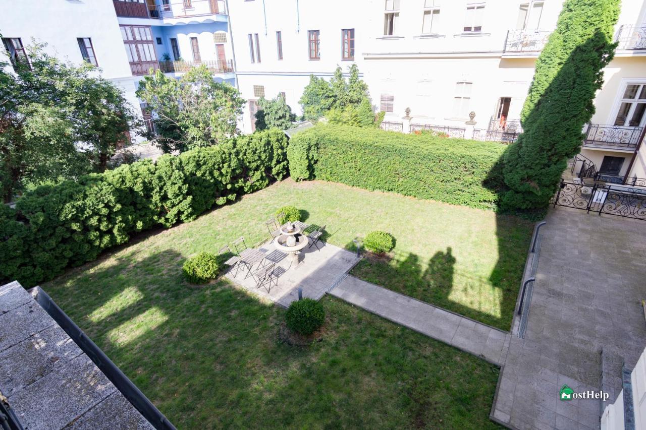 Villa With Hot-Tub, Terrace And Garden, Wenceslass Square Прага Екстериор снимка