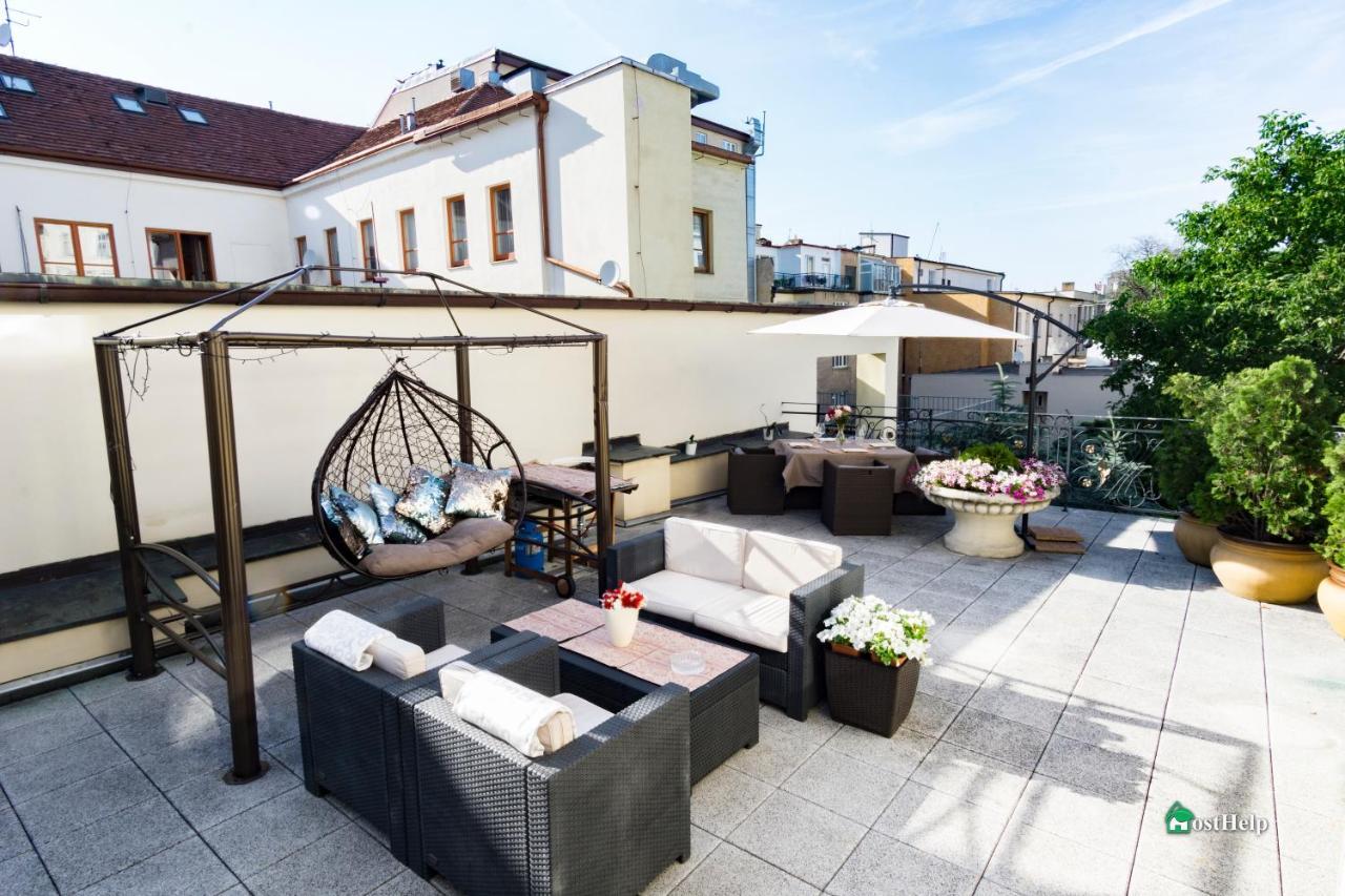 Villa With Hot-Tub, Terrace And Garden, Wenceslass Square Прага Екстериор снимка