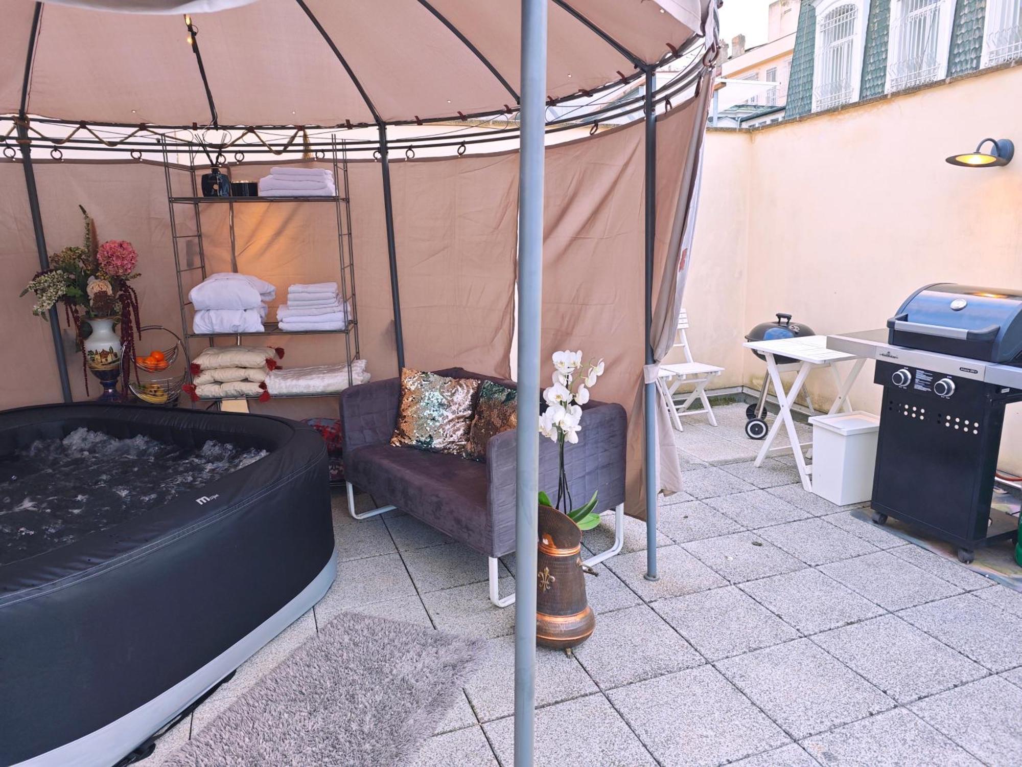 Villa With Hot-Tub, Terrace And Garden, Wenceslass Square Прага Екстериор снимка