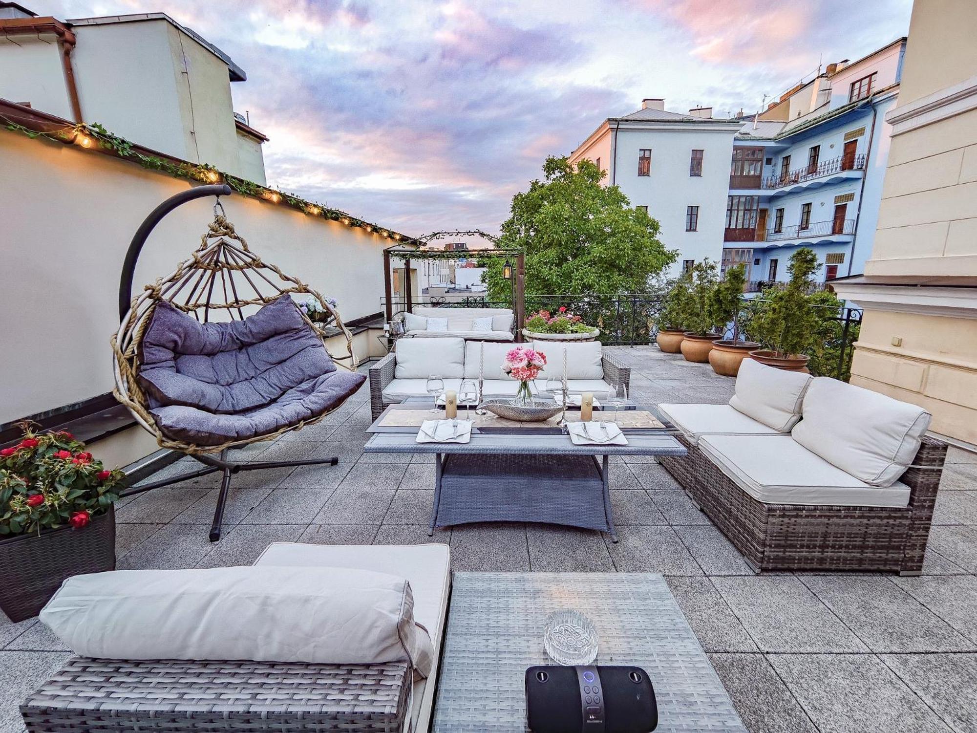 Villa With Hot-Tub, Terrace And Garden, Wenceslass Square Прага Екстериор снимка