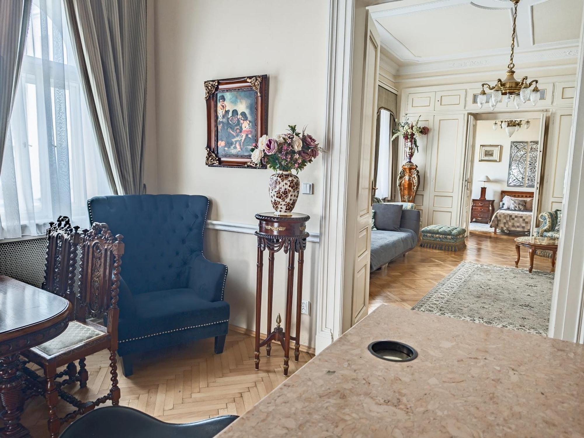 Villa With Hot-Tub, Terrace And Garden, Wenceslass Square Прага Екстериор снимка