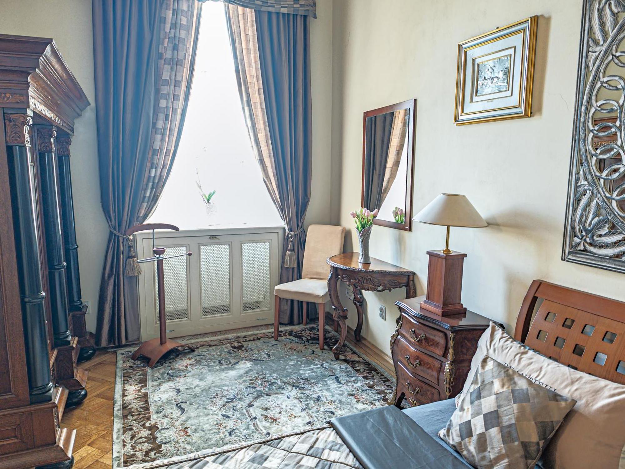 Villa With Hot-Tub, Terrace And Garden, Wenceslass Square Прага Екстериор снимка