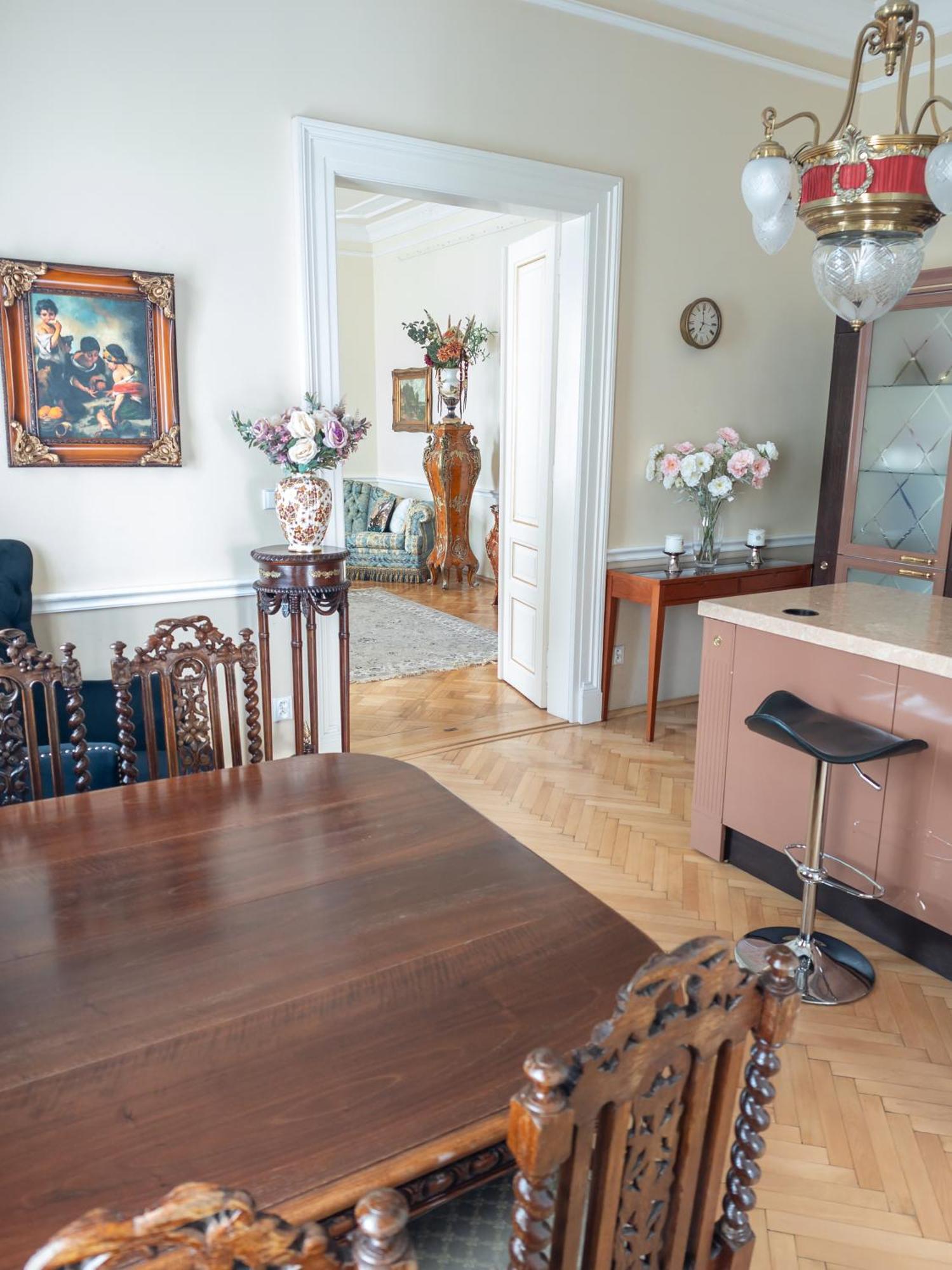 Villa With Hot-Tub, Terrace And Garden, Wenceslass Square Прага Екстериор снимка